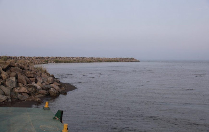 مجوز احداث چهار موج شکن چند منظوره ساحلی در چابهار/ توسعه صنعت شیلات و گردشگری بدون تجهیز زیرساخت ها امکان پذیر نیست