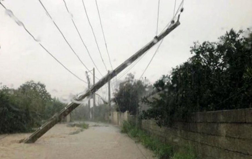 خسارت شدید بارندگی به توزیع برق زرآباد کنارک/ 480 متر شبکه سیم کشی برق پاره شد