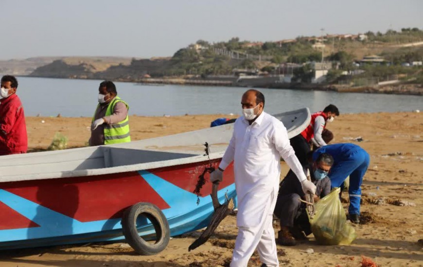 اقدام زیست محیطی بندر چابهار در پاکسازی ساحل بندر شهید کلانتری چابهار+ تصاویر