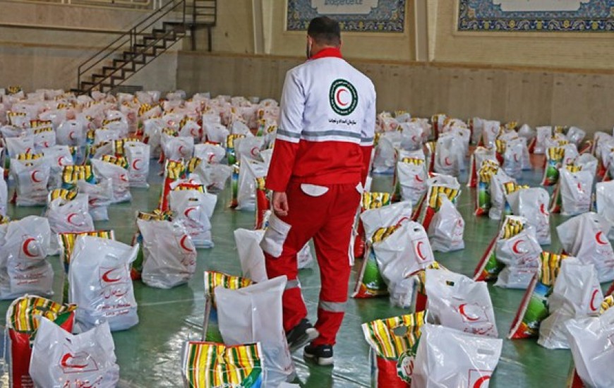 توزیع 170 بسته مواد غذایی اهدایی صلیب سرخ جهانی در چابهار و دشتیاری/ هلال احمر در شرایط بحرانی کنار مردم است