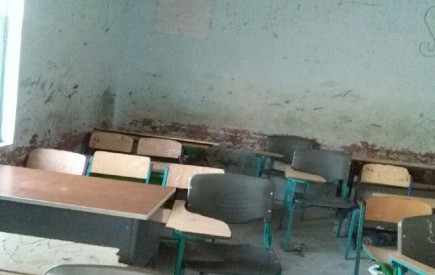 دانش آموزان بزرگترین روستای کشور در کلاس های استیجاری درس می خوانند/ سهم «هیچ» دانش آموزان روستای کمب از امکانات آموزشی