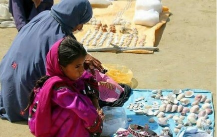 جدال پیروزمندانه زنان روستای چابهار در مقابل محرومیت/ هر خانه روستایی یک کارگاه صنایع دستی