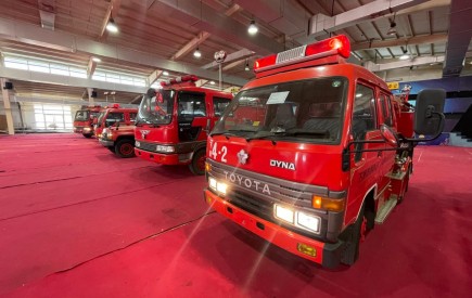 اهدا پنج دستگاه خودرو آتش‌نشانی و آمبولانس به شهرداری چابهار