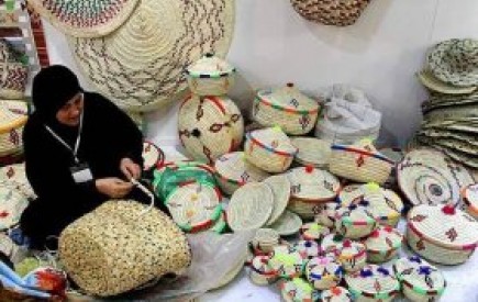 هنرمندان صنایع دستی از افتخارات ملت و کشور ایران هستند