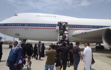 بیش از ۳ هزار زائر پاکستانی از طریق فرودگاه کنارک به شهر اهواز منتقل شدند